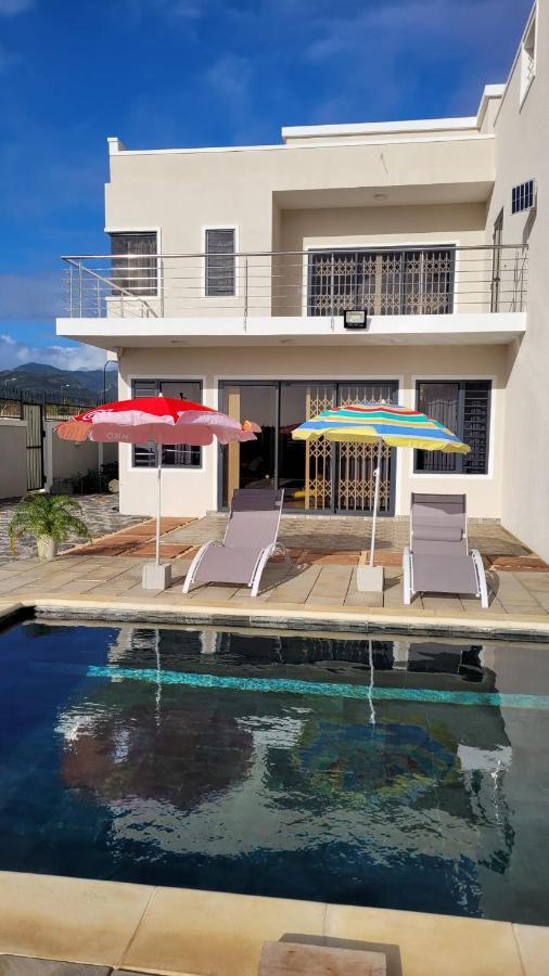 Coquette Villa Avec Piscine Flic en Flac Ngoại thất bức ảnh